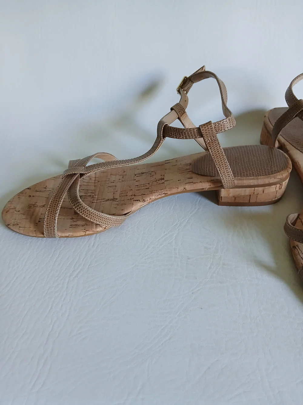 Talbots Tan Cork T-Strap Sandals Flat Heel Sz7.5M Size Buckle